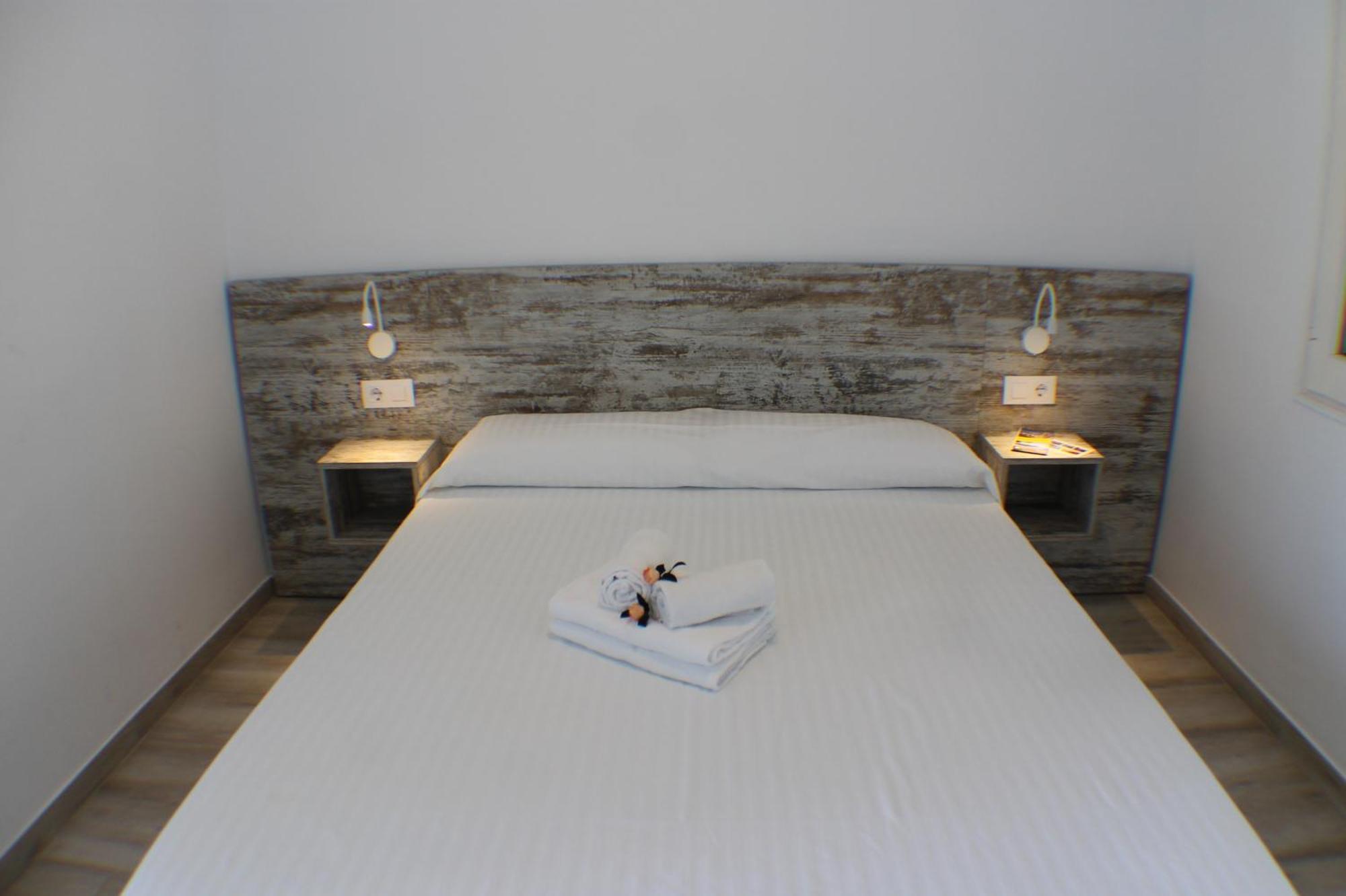 Agi Gloria Rooms Roses Exterior photo